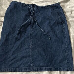 Women's Skirt Liz Claiborne Denim  Stretch Blue Pockets 30"W/20" L Petite